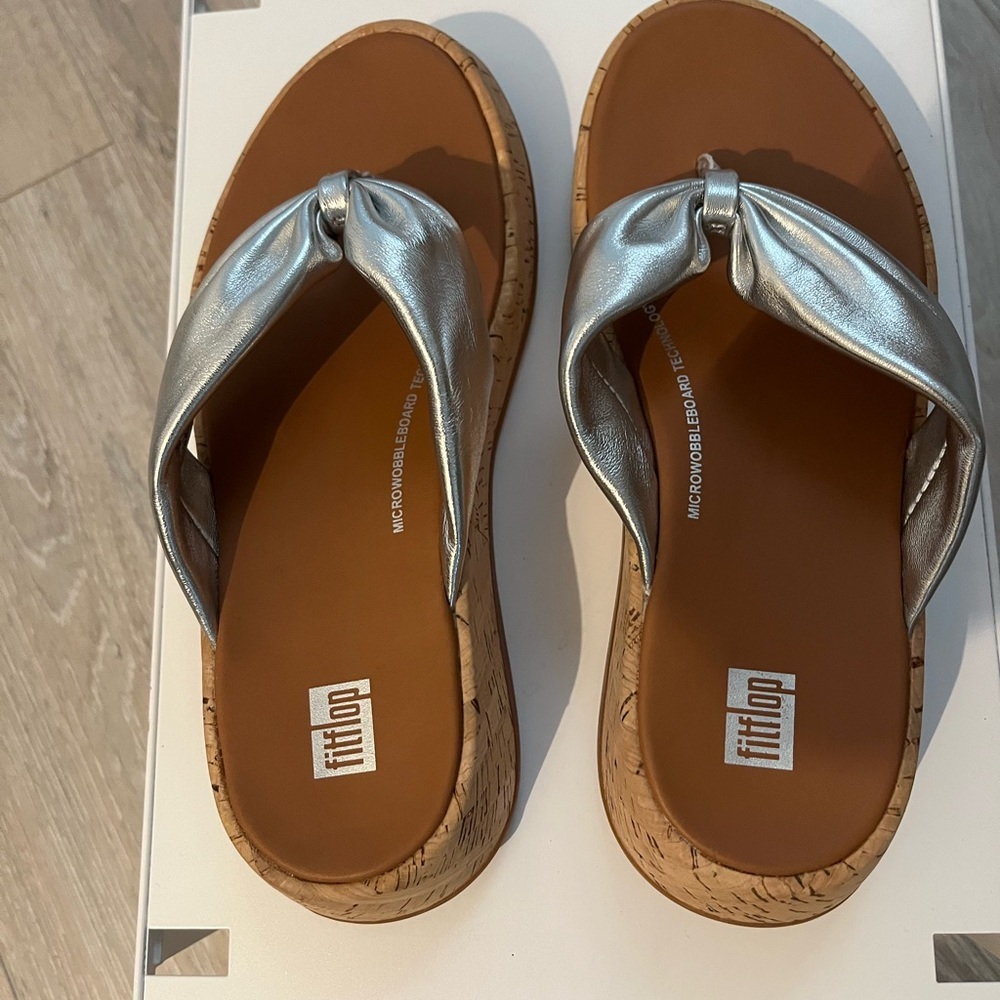 Comfortable silver fit flops with cork bottom